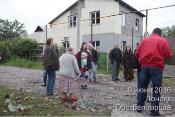 Новые ужасающие фото разрушений Донецка после обстрела: во дворах вместе с обломками домов - осколки снарядов боевиков