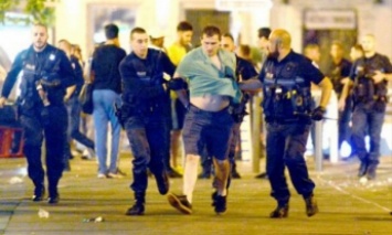 Первая драка на Евро-2016: Пьяные фанаты Англии и Франции сошлись в Марселе (фото, видео)