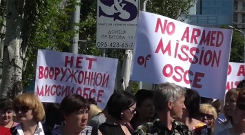 Боевики провели в Донецке митинг против вооруженной миссии ОБСЕ на Донбассе