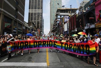 Топ-10 крупнейших гей-парадов в мире: Фото