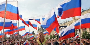 Концерты, конкурсы, флешмобы: по всей стране проходят праздничные мероприятия в честь Дня России