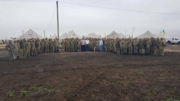 Нардепы Николаевщины передали бойцам-землякам 93-й бригады грузовик и «таблетку»