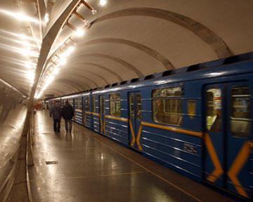 Метро в Киеве будет работать дольше