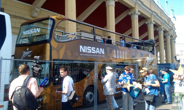 «Хаммер» и «золотой» автобус – признаки триумфального чемпионства «Зенита»