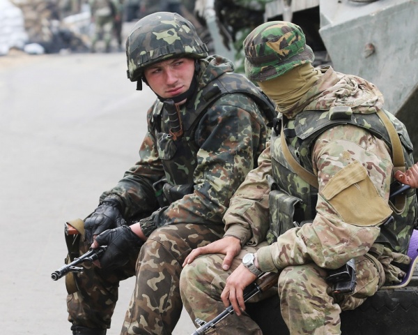 В результате обстрела Марьинки пострадали двое украинских военных, - батальон "Киев-1"