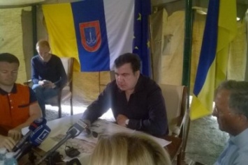 Саакашвили, не выходя из палатки, поторопил рабочих трассы "Одесса-Рени"