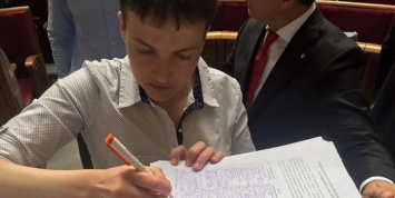 Надежда Савченко подписалась за расследование офшоров Порошенко