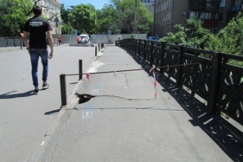 В Одессе до сих пор не перекрыли мост Коцебу (ФОТО)