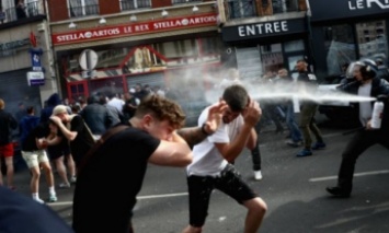 Евро-2016: В Лилле полиция применила слезоточивый газ для разгона английских болельщиков