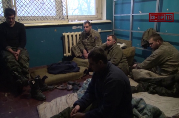 Украинский боец рассказал, как боевики издеваются над пленными украинскими военными (видео)