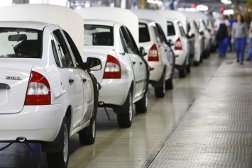 АвтоВАЗ может наладить выпуск праворульных автомобилей Lada