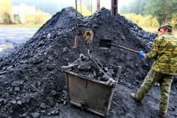 Захарченко заявил, что "ДНР" продает уголь Украине на "достойных условиях"