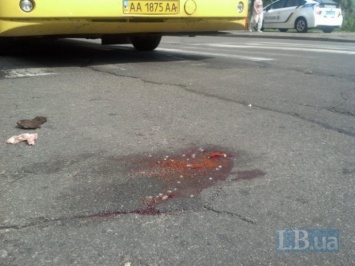 В Киеве маршрутка сбила женщину на переходе (фото)
