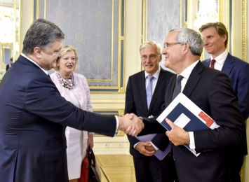 Порошенко призвал Сенат Нидерландов ратифицировать соглашение об ассоциации Украина-ЕС