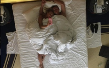 Бузова опубликовала в сети пикантный снимок с мужем в постели