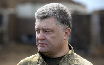 Украина за время АТО потеряла 35 военных медиков, - Порошенко