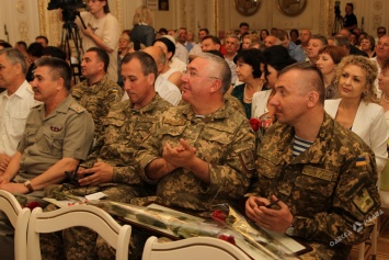 Одесских врачей поздравили с Днем медработника (фото)