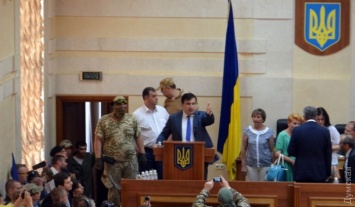 Саакашвили привел на сессию облсовета добровольцев из АТО: депутаты прервали работу