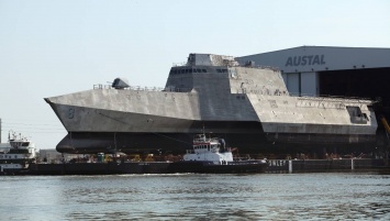 США «взорвали» свой новейший корабль