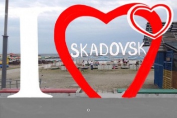 Сквозь сердце видно море: в Скадовске продолжаются работы по установке имиджевого арт-объекта (фото)