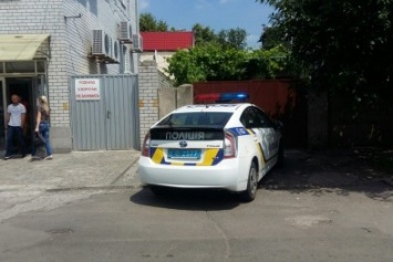 Полиция Днепра: штрафуют через одного и паркуются с нарушениями (ФОТО)