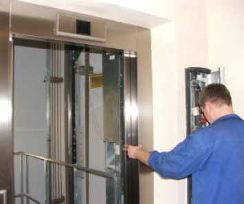 В многоэтажках Киева заменят лифты
