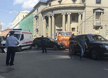 Серьезная авария с 4 автомобилями произошла в центре Москвы