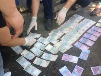 СБУ задержала наркополицейского в районе АТО за взяточничество