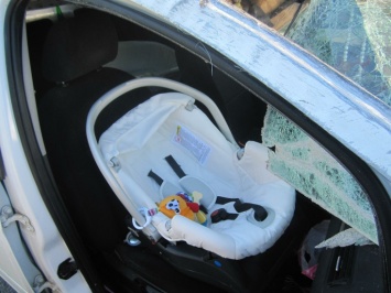 Молодая автоледи уснула за рулем: в ДТП пострадала 6-месячная малышка