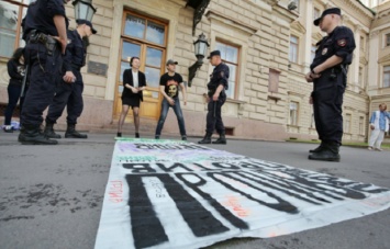 В Петербурге задержаны активисты, протестовавшие против моста Кадырова