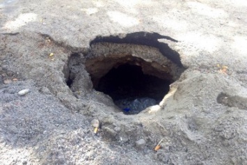 Опасно: в центре Николаеве можно в любой момент провалиться под землю (ФОТО)