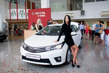 Toyota вывела на российский рынок обновленный седан Corolla