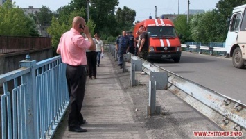 В Житомирской области армейский снаряд попал по мосту