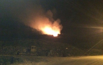 На Грибовической свалке снова возник пожар, рядом произошло массовое ДТП