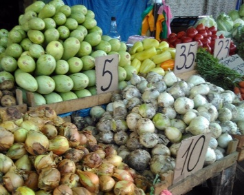 Цены в Одессе: кило персиков можно купить за 25 гривен, кочан кукурузы - за 10