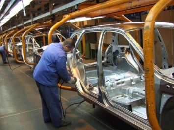 В России упало производство легковых автомобилей за январь-май на 20,4%