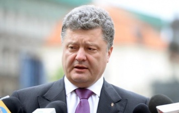 Порошенко заявил о предотвращении 300 терактов силовыми структурами Украины