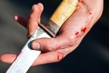 Тридцатилетнего бердянца доставили в больницу с ножевым ранением