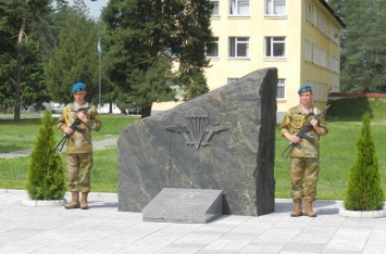 В Гвардейском открыли мемориал памяти погибшим десантникам