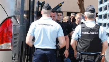 Франция депортировала 20 российских болельщиков