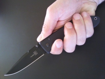 В Новосибирске несовершеннолетняя напала на мужчину с ножом