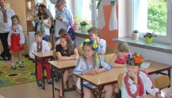 Последний звонок прозвучал для украинских детей в Варшаве