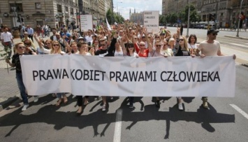 В Варшаве марш в защиту прав женщин
