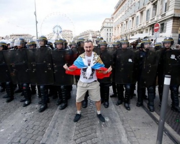 The Guardian: Беспорядки с участием российских фанатов организовал Кремль