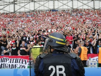 УЕФА сегодня рассмотрит инцидент с венгерским болельщиками