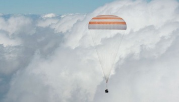 Космонавты NASA приземлились в Казахстане
