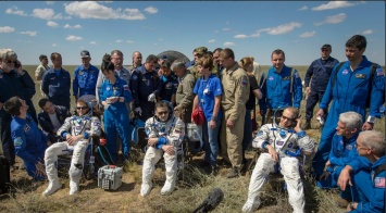 Экипаж космонавтов из МКС приземлился в Казахстане