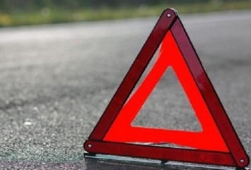 В Омске водитель на Audi сбил двух пешеходов и скрылся с места ДТП