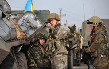 В результате обстрела в Луганской области погиб военный, еще двое ранены