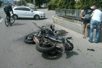 В Харькове "легковушка" сбила мотоциклиста: пострадавший в больнице